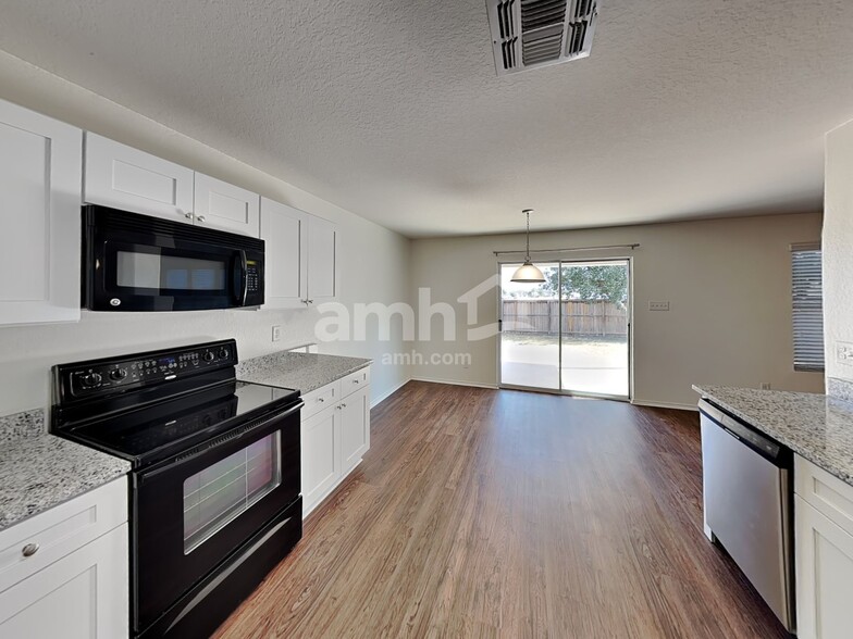 Building Photo - 9246 Silver Vista