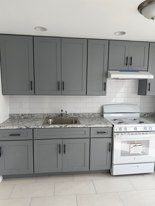 Building Photo - 419 4th St