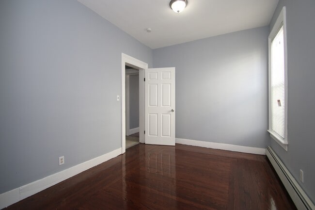 Building Photo - 273 Lloyd St