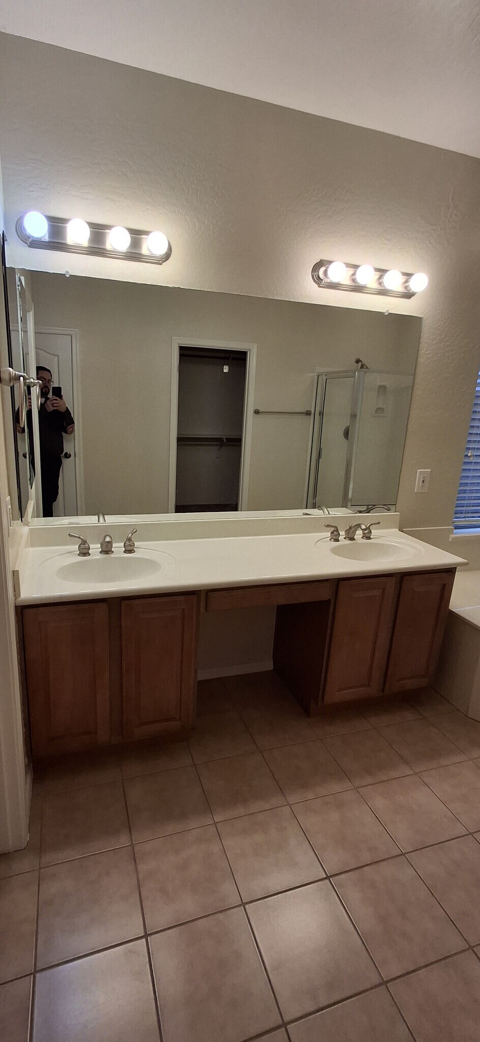 Master Bath #2 - 16021 W Becker Ln
