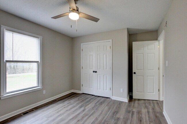 Building Photo - 2481 Clarksville Rd