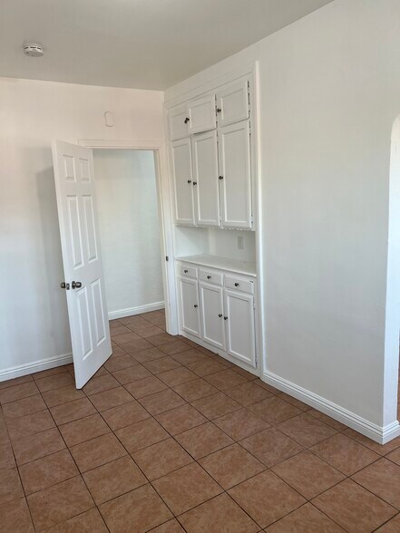 Building Photo - 6403 S Vermont Ave