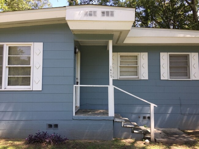 Building Photo - 1622 Sharkey St