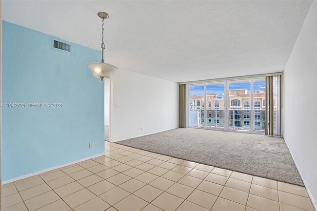 Building Photo - 3140 S Ocean Dr