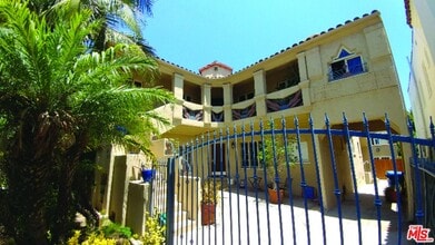 Building Photo - 1134 S Hayworth Ave