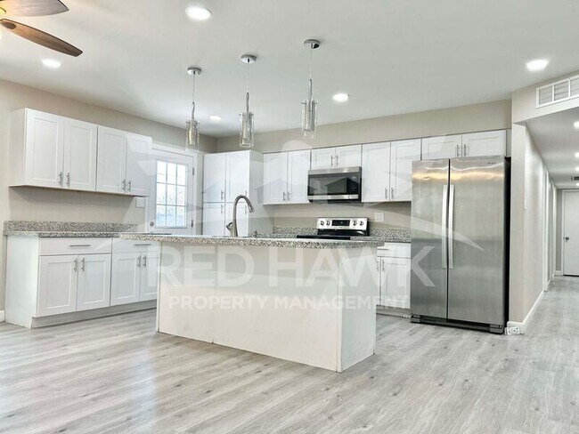 Building Photo - 117 W Del Rio Dr