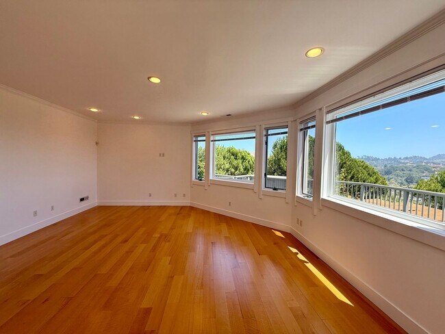 Building Photo - PANORAMIC BAY VIEW ESTATE IN PRESTIGIOUS TIBURON