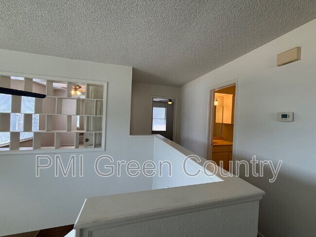 Building Photo - 6028 S 90th E Pl