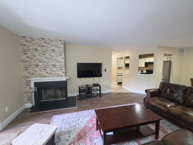 Building Photo - Rare opportunity! Furnished 2nd fl condominium boasting 2 large bedrooms, 2 full bathrooms, forma...