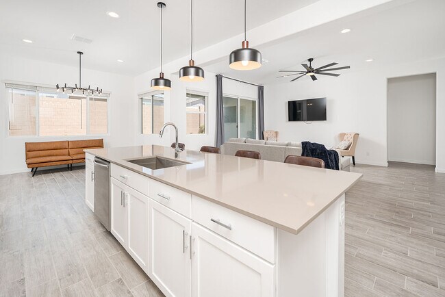 Building Photo - 3260 W Peak View Rd