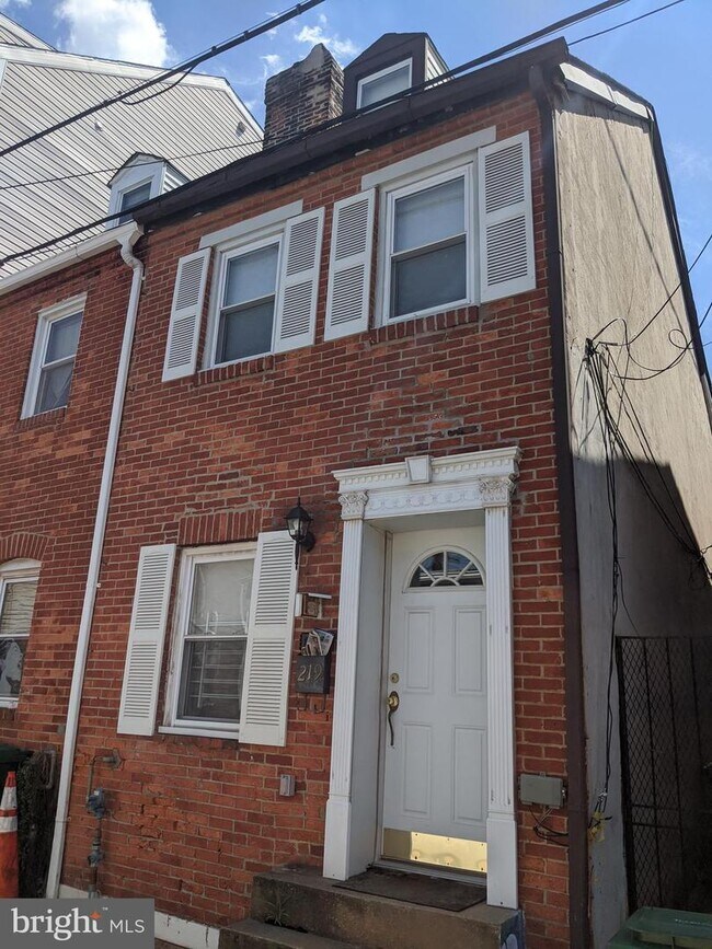 Building Photo - 219 S Durham St