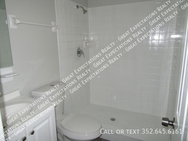 Building Photo - 1309 NE 20th St