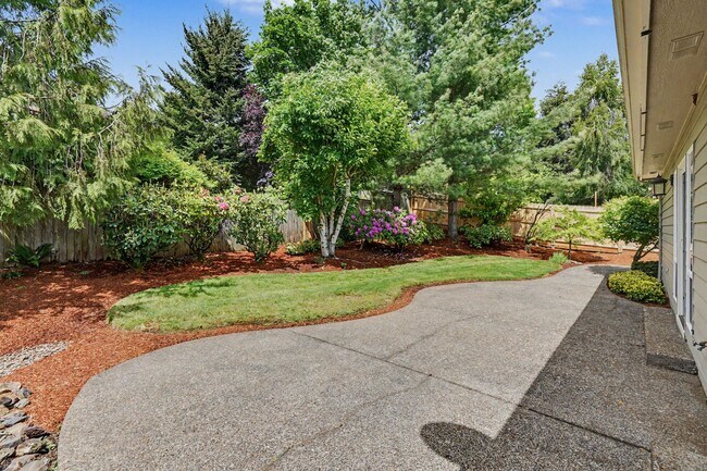 Building Photo - Well-Kept Single-Level 3 bed, 2 bath home in West Salem