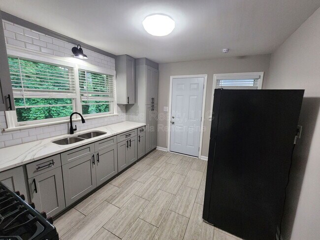 Building Photo - 2689 Collier Dr NW