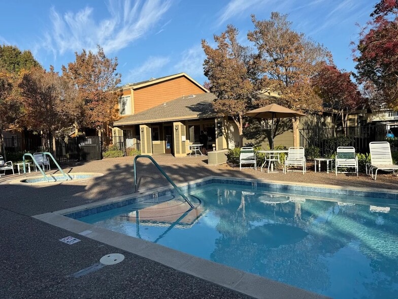 Building Photo - Vintage Park