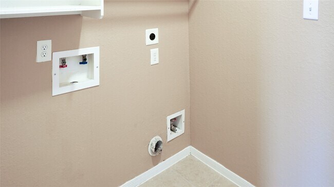 Building Photo - 15206 Bartlett Landing Dr