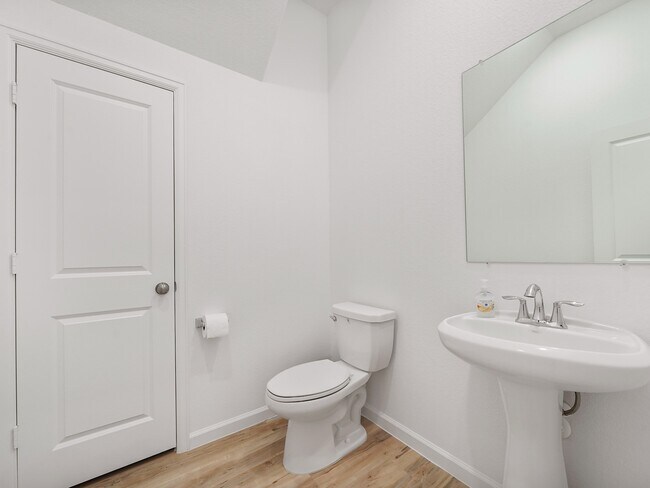 Building Photo - 674 Royal Arch Dr