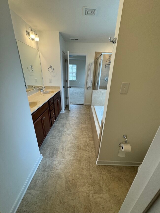 Building Photo - 6901 Swanhaven Dr