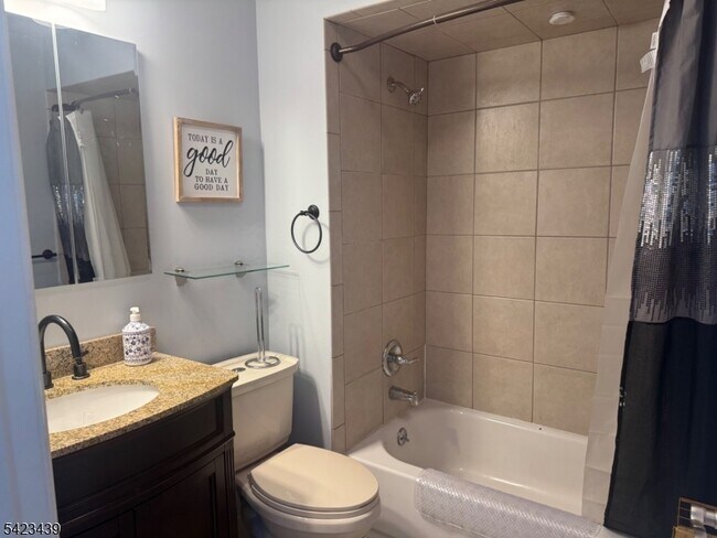 Building Photo - 50 Falls Bridge Dr