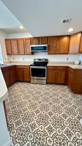 Building Photo - 424 Waverly Woods Dr