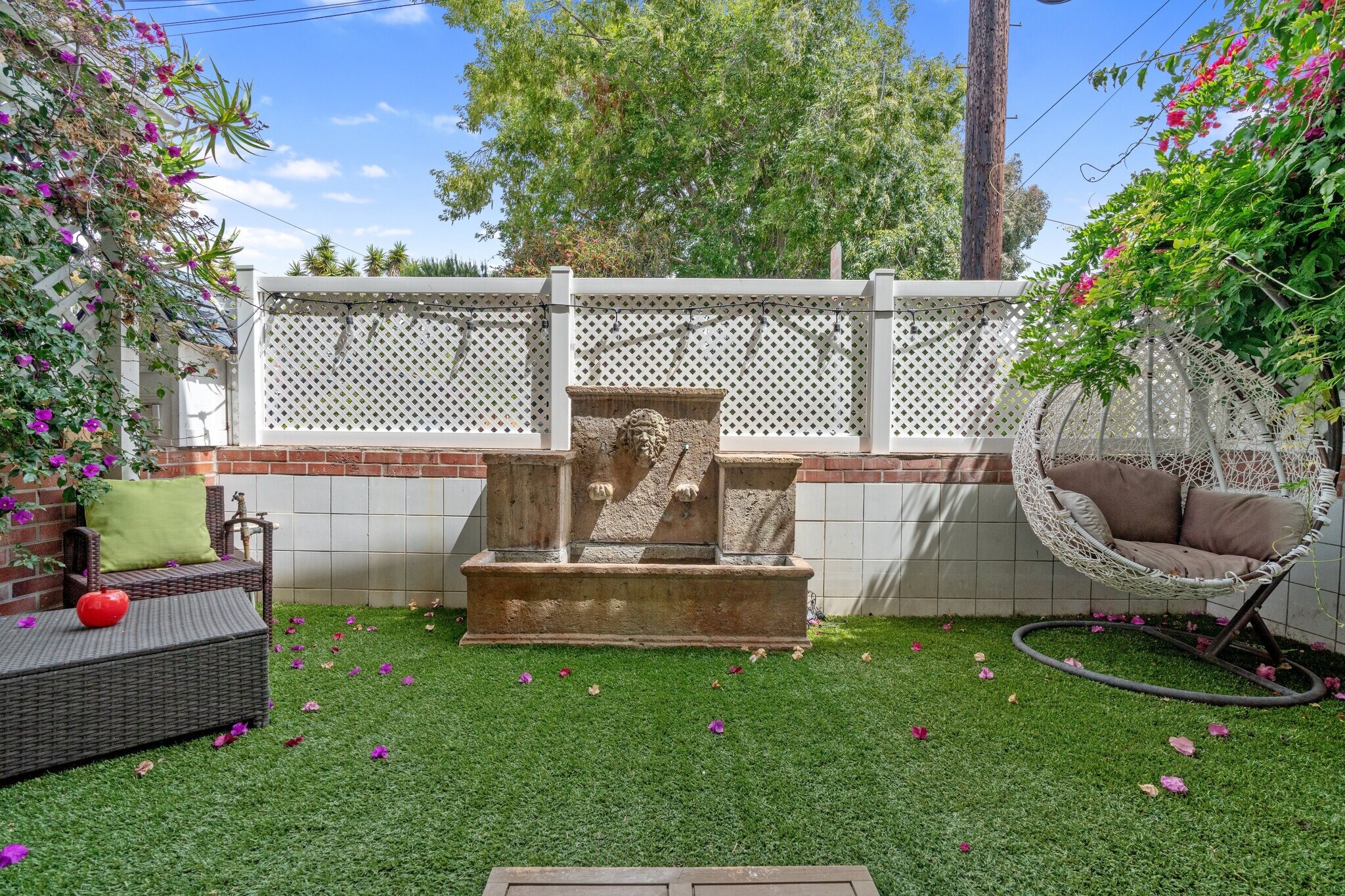 Building Photo - 639 Bay St