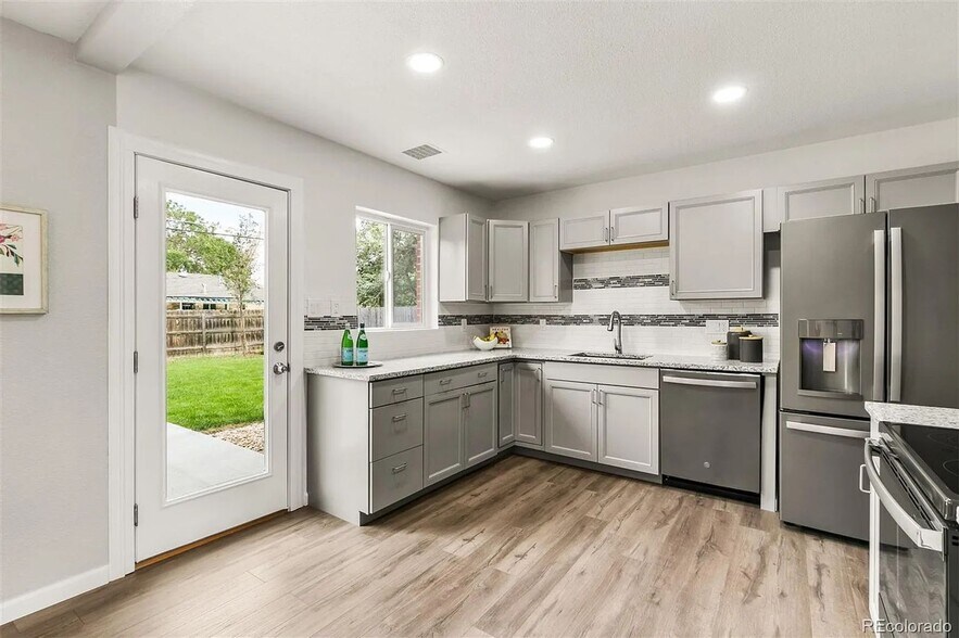 Building Photo - 756 N Revere St