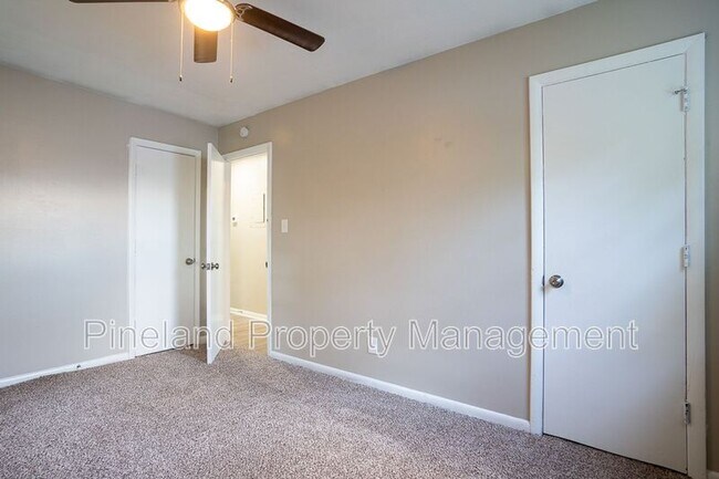 Building Photo - 817 Isley St