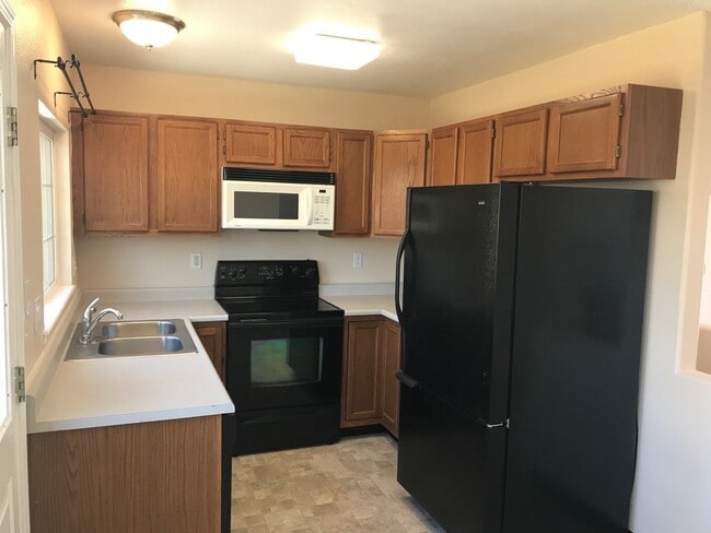 Building Photo - CHARMING 3BD in SUNDOWN NEIGHBORHOOD - Security Deposit Waiver Available