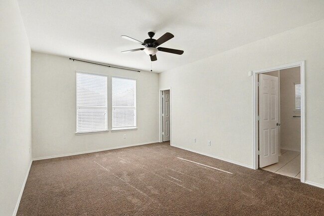 Building Photo - 2360 Toposa Dr