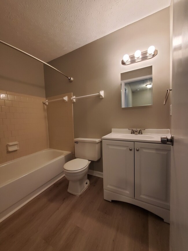 Building Photo - 2598 Sawbury Blvd