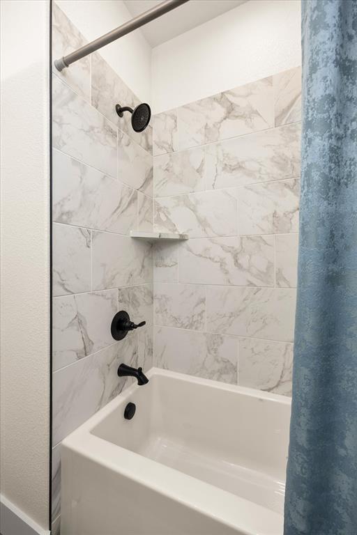 Building Photo - 802 S Creek St