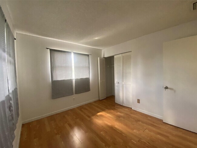 Building Photo - 6800 Nova Dr