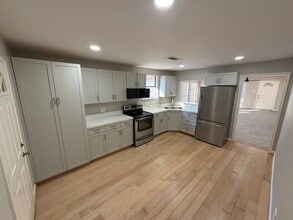 Building Photo - 1554 Scharpe St