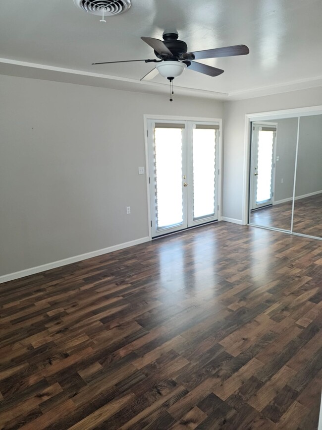 Master Bedroom - 25153 N Center St