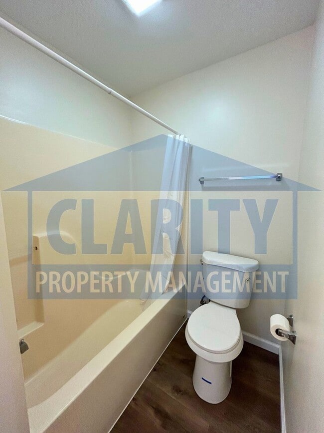 Building Photo - Three-bedroom townhome in Chattanooga!