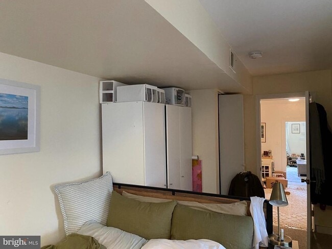 Building Photo - 229 S Ann St