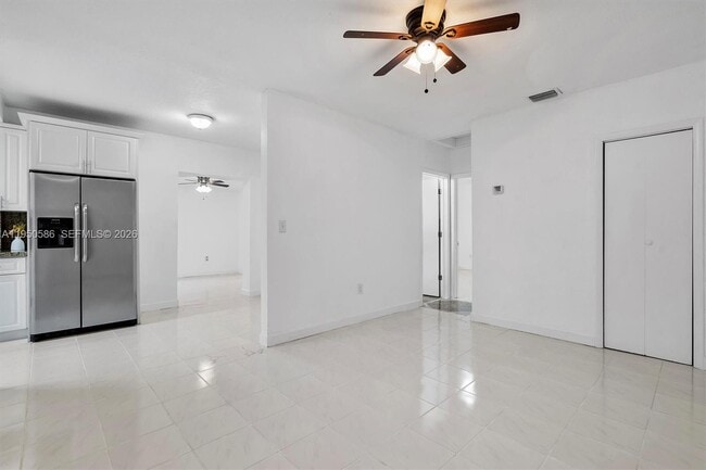 Building Photo - 934 E 22nd St