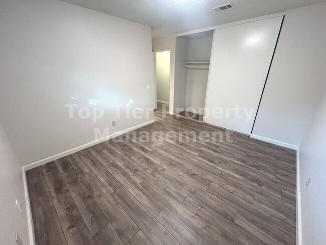 Building Photo - Beautiful 4 Bed/2 Bath House in Central Oceanside - Available NOW***