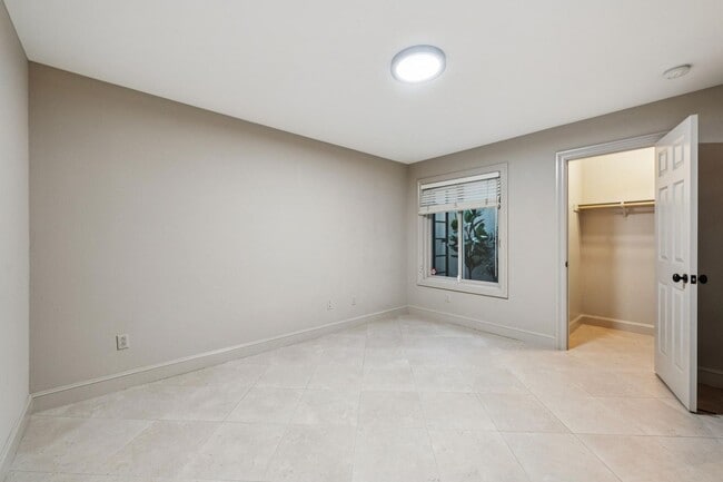 Building Photo - Luxurious Home in Downtown Palo Alto Available Now