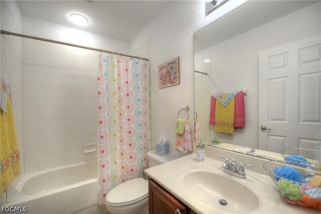 Building Photo - 2426 Laurentina Ln