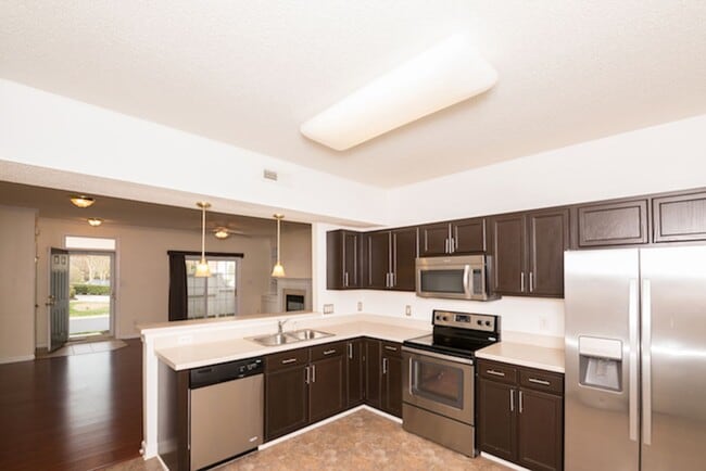 Building Photo - Beautiful Condo in Virginia Beach