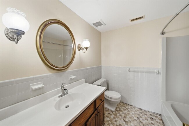Building Photo - 30 Conant St