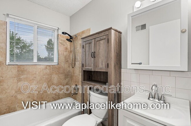 Building Photo - 1606 N 63 Pl
