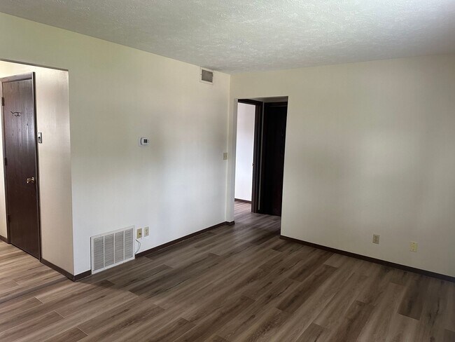 Building Photo - 1808 W Faidley Ave