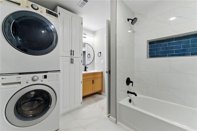 Building Photo - 10 Cochran Rd SE