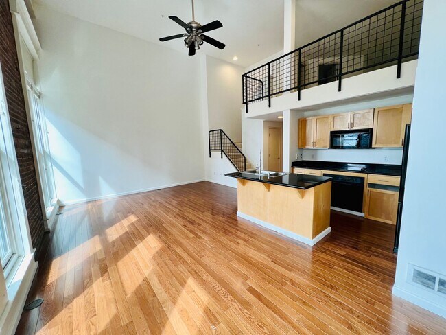 Building Photo - Belltown Loft Condo