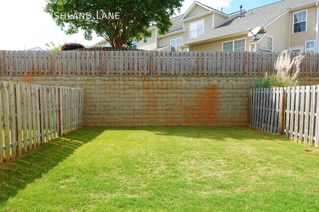 Building Photo - 133 Marshland Ln