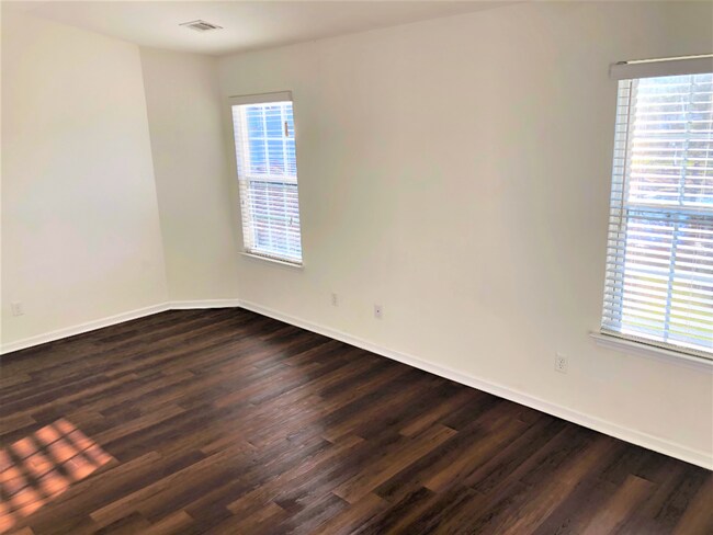 Building Photo - 17 TR