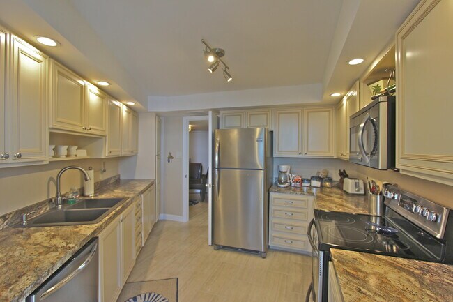 Building Photo - 5420 N Ocean Ave