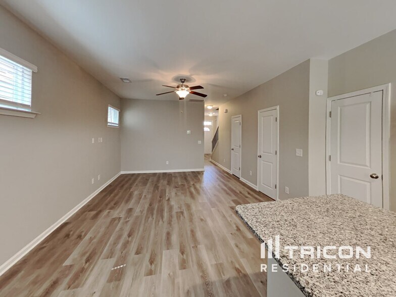 Building Photo - 314 Forest Green Dr